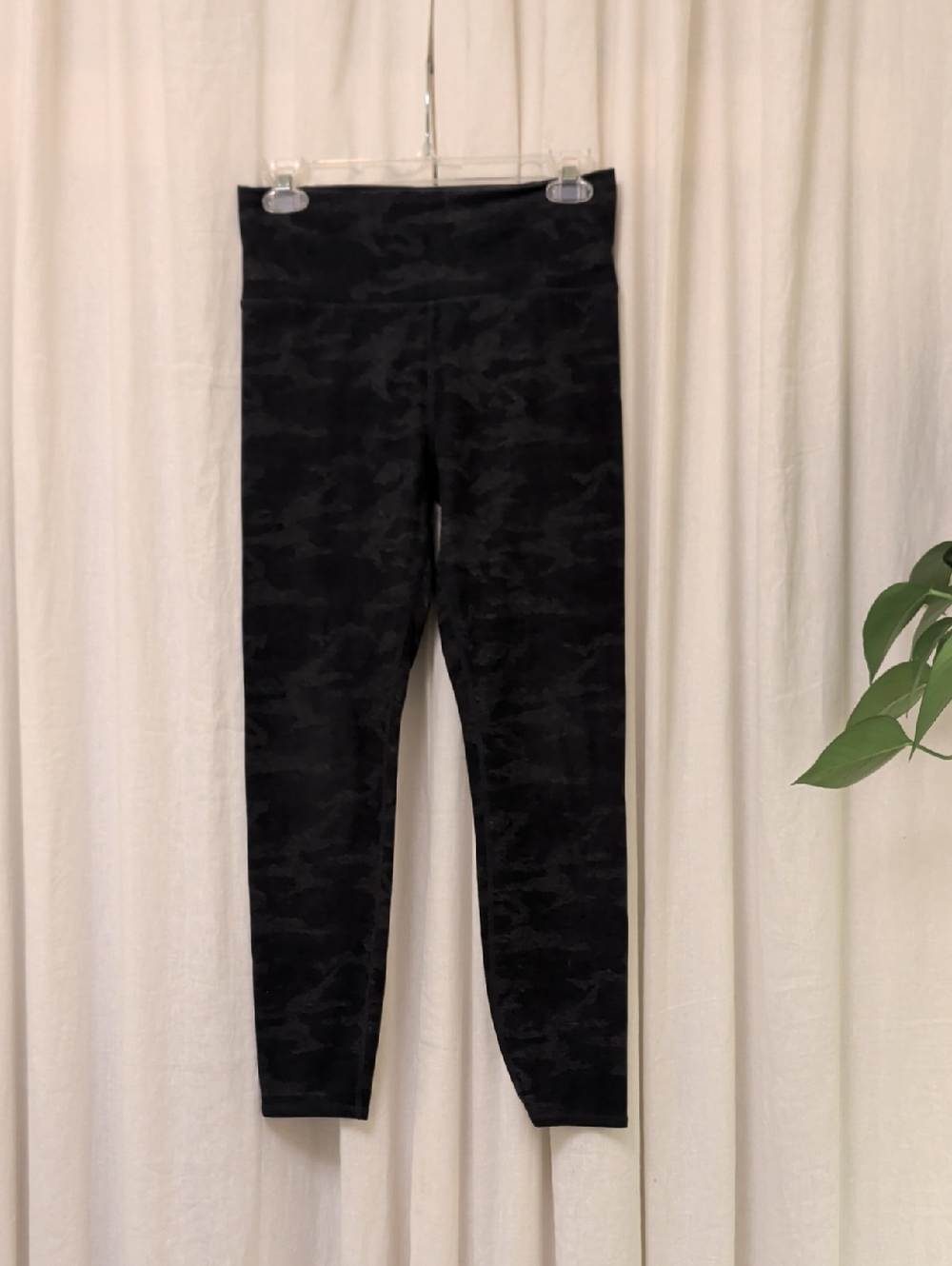 Vuori Black Subtle Camo High-Rise Leggings